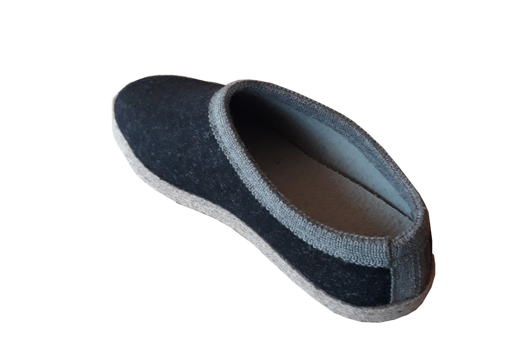 Tyrolean wool slippers