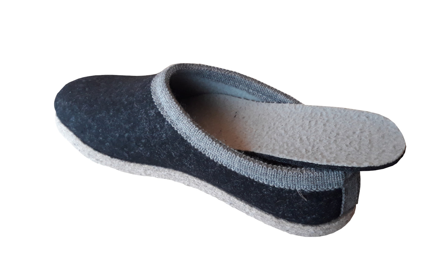 Tyrolean wool slippers